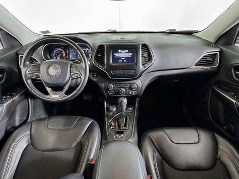 Used 2019 Jeep Cherokee Latitude Plus w/ Comfort/Convenience Group AWD/4WD image 28