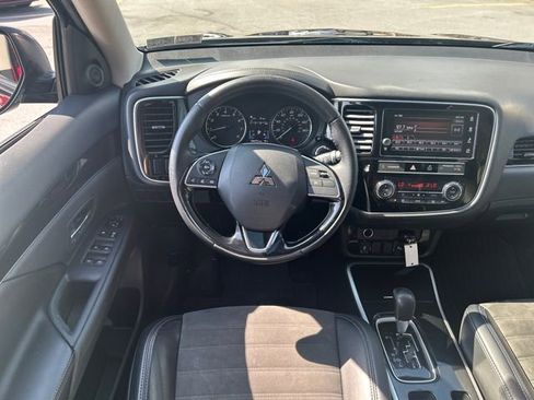 Used 2019 Mitsubishi Outlander SE image 14