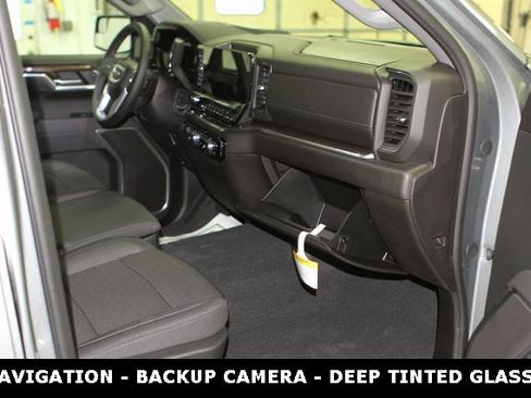 New 2025 GMC Sierra 1500 Elevation image 24