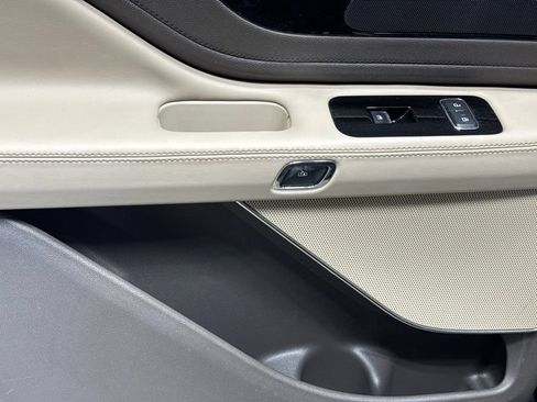 Used 2022 Lincoln Aviator AWD w/ Premium Package image 22