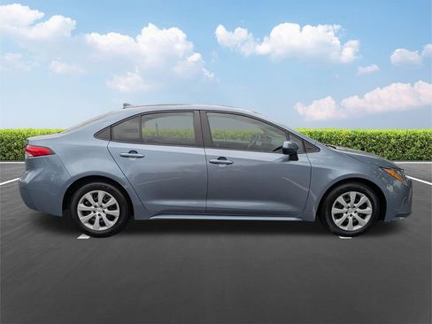 Used 2024 Toyota Corolla LE image 3