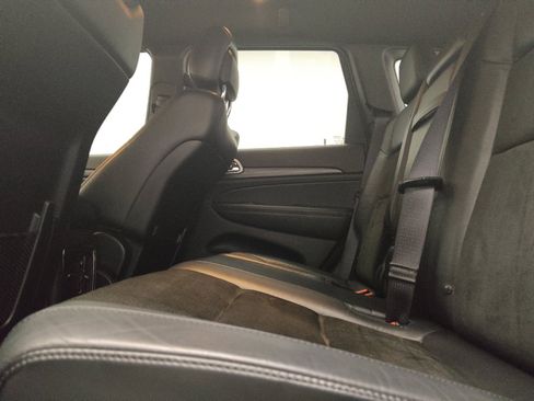 Used 2019 Jeep Grand Cherokee Altitude RWD image 18