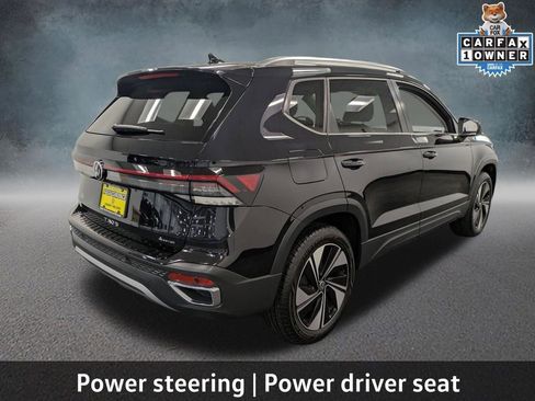 Used 2025 Volkswagen Taos SE w/ Panoramic Sunroof Package AWD/4WD image 5