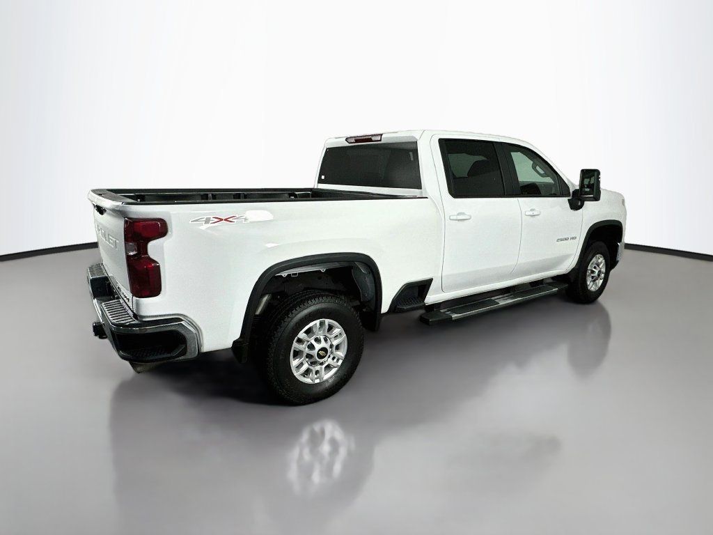 Used 2024 Chevrolet Silverado 2500 LT AWD/4WD image 7