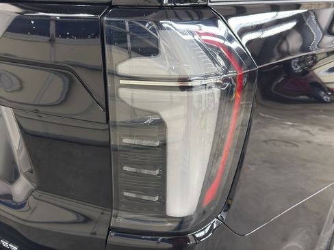 New 2026 Chevrolet Suburban Premier AWD/4WD image 7