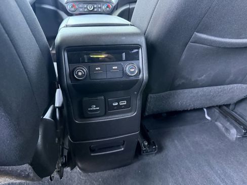 Used 2022 GMC Acadia SLE w/ Driver Convenience Package FWD image 23