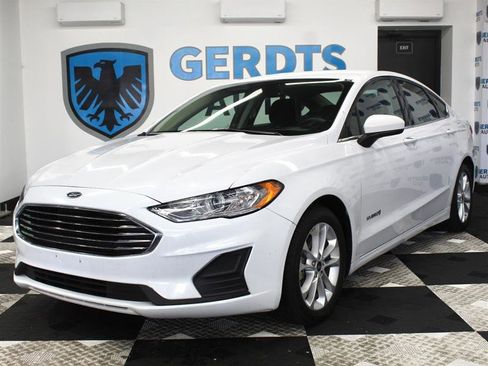 Used 2019 Ford Fusion SE FWD image 1