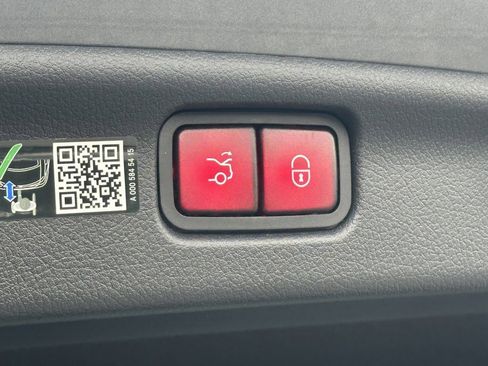 Certified 2025 Mercedes-Benz C 300 Sedan image 22