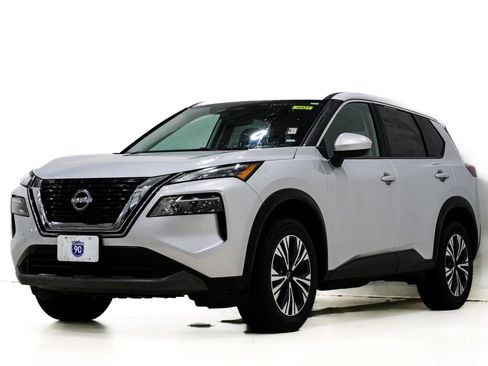 Used 2023 Nissan Rogue SV image 3