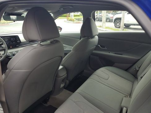 Used 2024 Hyundai Elantra SE image 17