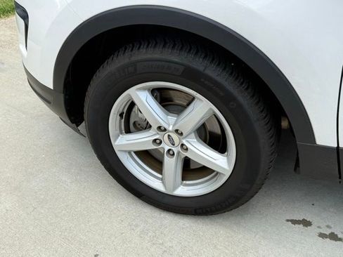 Used 2019 Ford Explorer XLT w/ Equipment Group 202A FWD image 8