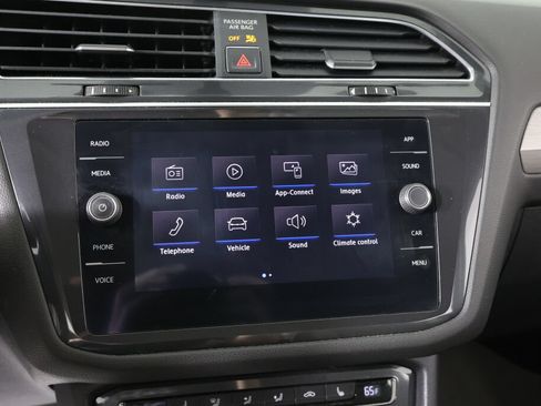 Used 2018 Volkswagen Tiguan SE AWD/4WD image 34