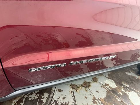 Used 2022 Jeep Grand Cherokee Limited AWD/4WD image 27
