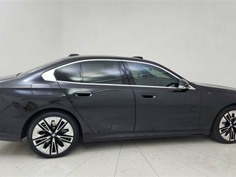 Used 2025 BMW 540i xDrive image 6