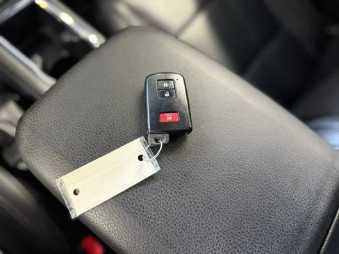 Used 2018 Toyota Tacoma TRD Sport image 43