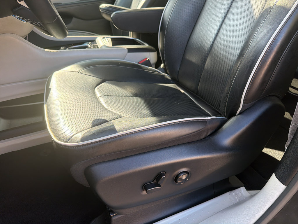 Used 2023 Chrysler Pacifica Limited FWD image 27