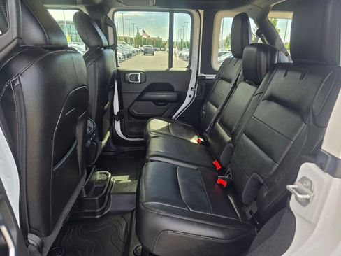Used 2022 Jeep Wrangler Unlimited Sahara AWD/4WD image 21