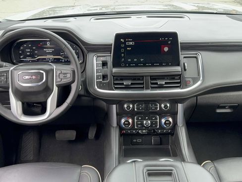 Used 2024 GMC Yukon SLT image 13