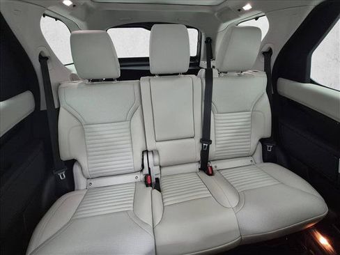 Certified 2026 Land Rover Discovery S AWD/4WD image 23