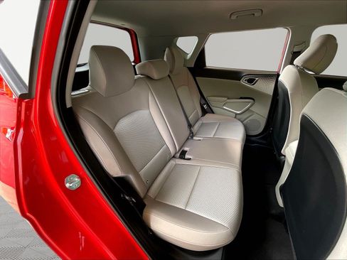 Used 2025 Kia Soul LX w/ LX Technology Package FWD image 23