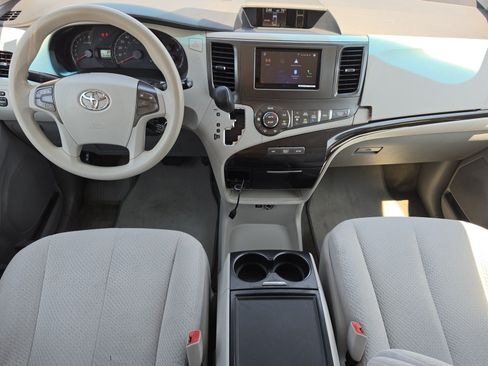 Used 2013 Toyota Sienna LE FWD image 9