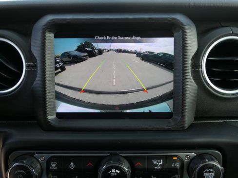 Used 2022 Jeep Wrangler Unlimited Sahara w/ Cold Weather Group image 17