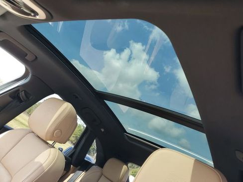 Used 2024 Porsche Macan image 10