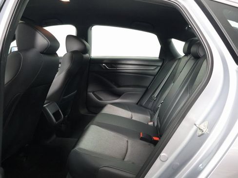 Used 2018 Honda Accord Sport image 11