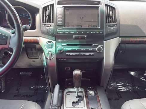 Used 2009 Toyota Land Cruiser w/ Upgrade Pkg AWD/4WD image 17