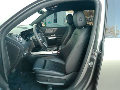 Used 2020 Mercedes-Benz GLB 250 w/ Premium Package image 18
