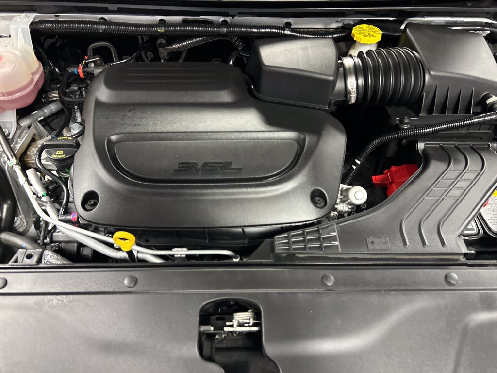 Used 2026 Chrysler Pacifica Select FWD image 27