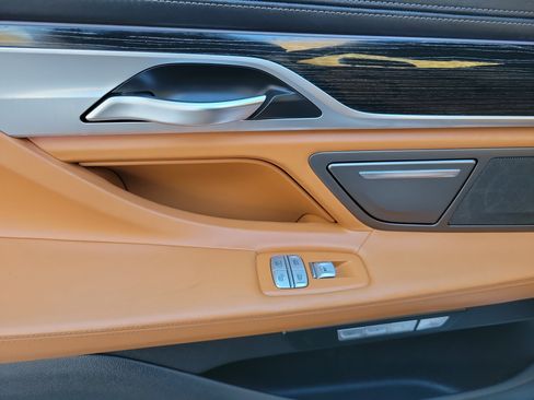 Used 2017 BMW 750i xDrive image 20