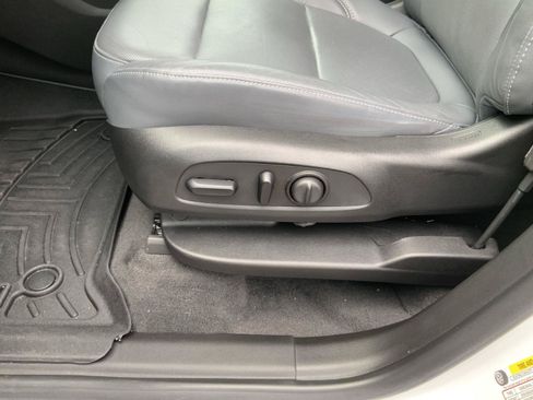 Used 2020 Chevrolet Traverse Premier AWD/4WD image 24