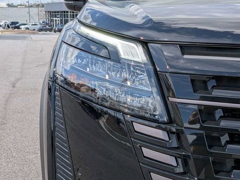 New 2026 Nissan Pathfinder SL image 10