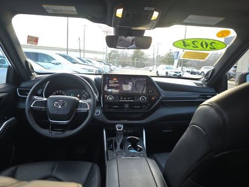 Used 2024 Toyota Highlander XSE image 13