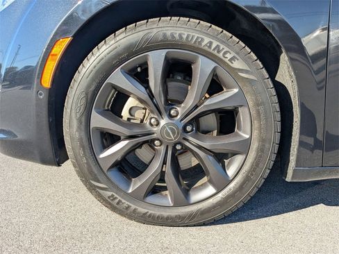 Used 2020 Chrysler Pacifica Limited w/ Quick Order Package 27H Red S image 22