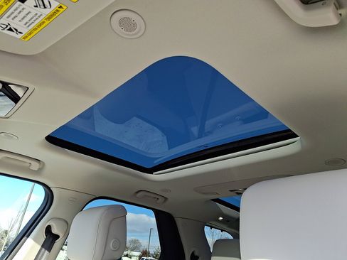 New 2026 Land Rover Discovery Limited Edition image 12