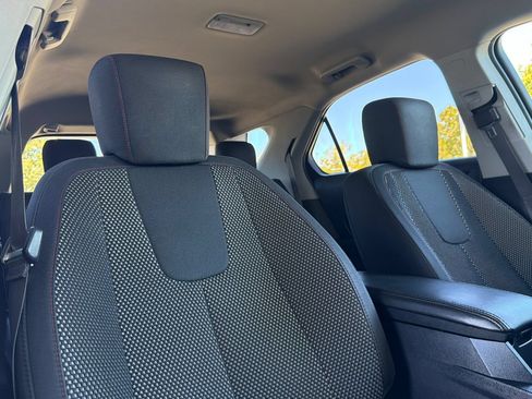 Used 2017 Chevrolet Equinox LT w/ Convenience Package FWD image 17