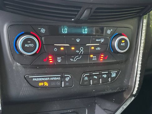 Used 2019 Ford Escape Titanium AWD/4WD image 9