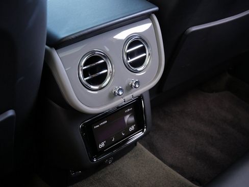 Used 2022 Bentley Bentayga image 21