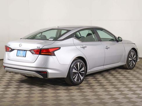 Used 2021 Nissan Altima 2.5 SV FWD image 7
