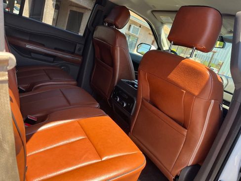 Used 2018 Ford Expedition XLT w/ Equipment Group 202A RWD image 33