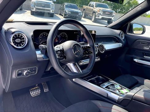 Used 2025 Mercedes-Benz GLB 250 image 17