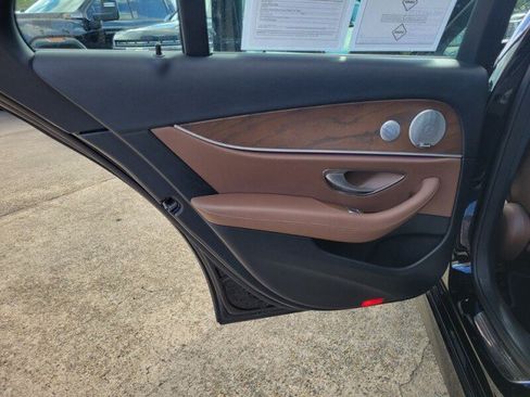 Used 2018 Mercedes-Benz E 400 4MATIC Sedan image 30