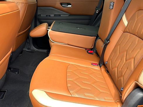 New 2026 Nissan Pathfinder Platinum w/ Lighting Package image 16