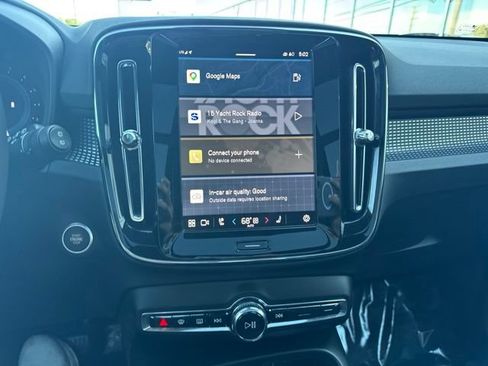 Certified 2025 Volvo XC40 B5 Plus AWD/4WD image 24