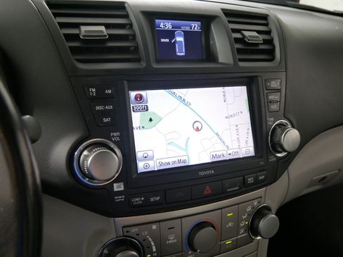 Used 2012 Toyota Highlander SE w/ Tow Pkg AWD/4WD image 22