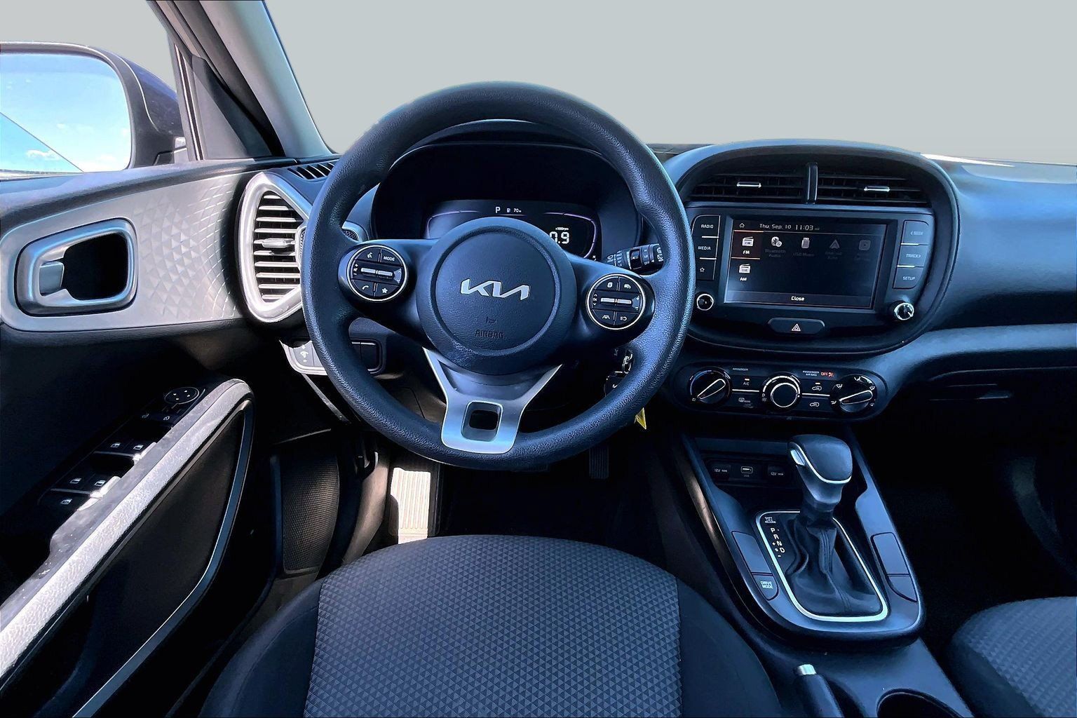 Used 2023 Kia Soul LX w/ Option Group 015 FWD image 5