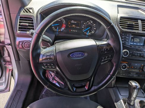Used 2017 Ford Explorer XLT image 15