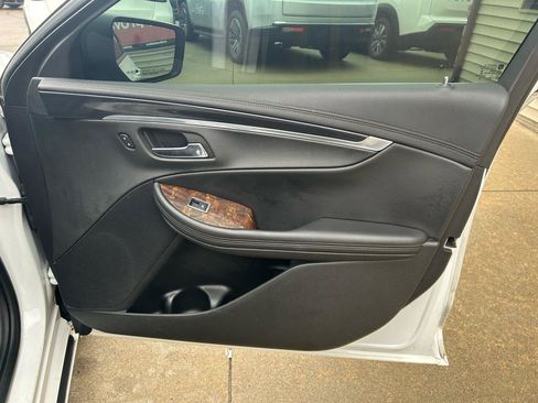 Used 2014 Chevrolet Impala LT FWD image 16